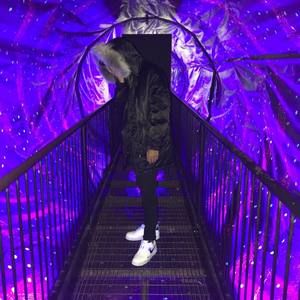 Meet your Posher, Effy